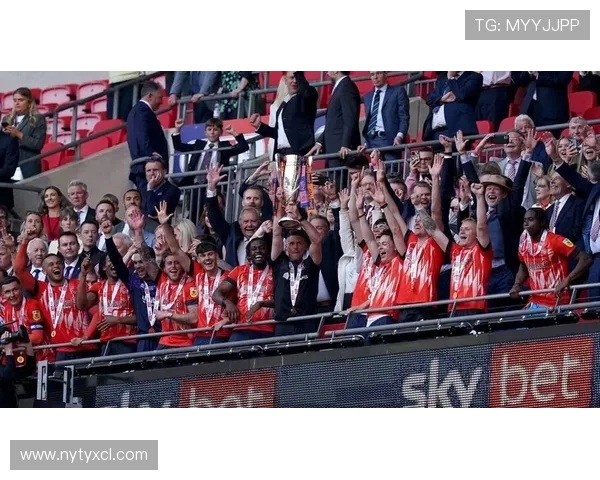 卢顿镇逆袭英超状态回暖,逐步展现黑马竞争力