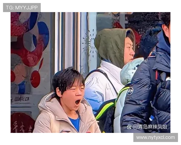 杨千霖比赛场边穿得像上班族，场下却被拍到豪车开不停…这反差也太让人看不懂了吧？