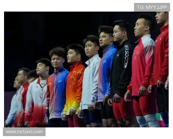 石智勇训练完直接拎两箱红牛走人，这喝法是拿金牌当糖嗑？